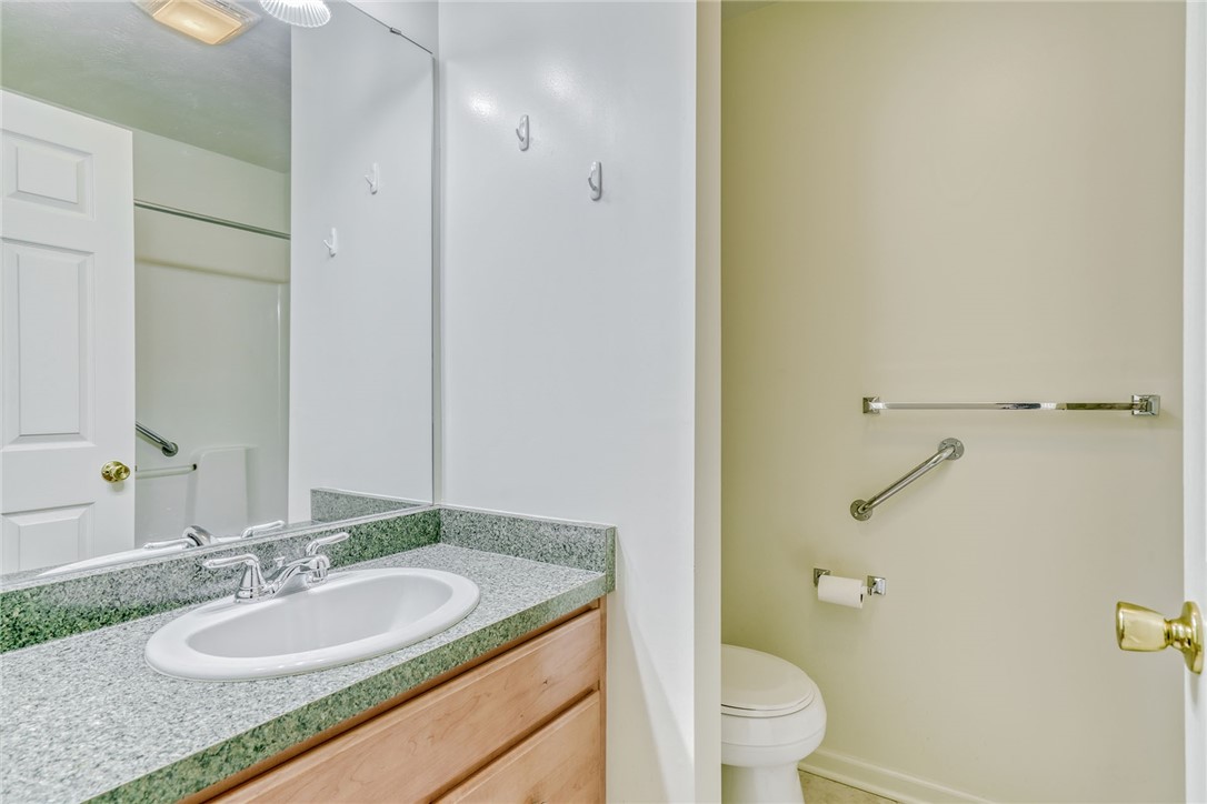 200 Rayfield Circle Webster, NY 14580 - Photo 38 of 41 FULL BATH W/TUB SHOWER COMBO