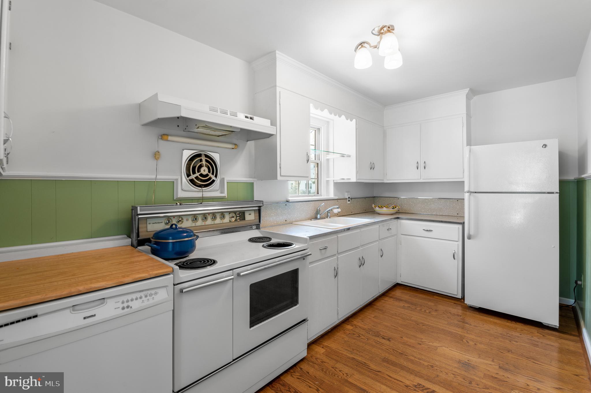 441 Conestoga Road Wayne, PA 19087 - Photo 13 of 29 KITCHEN