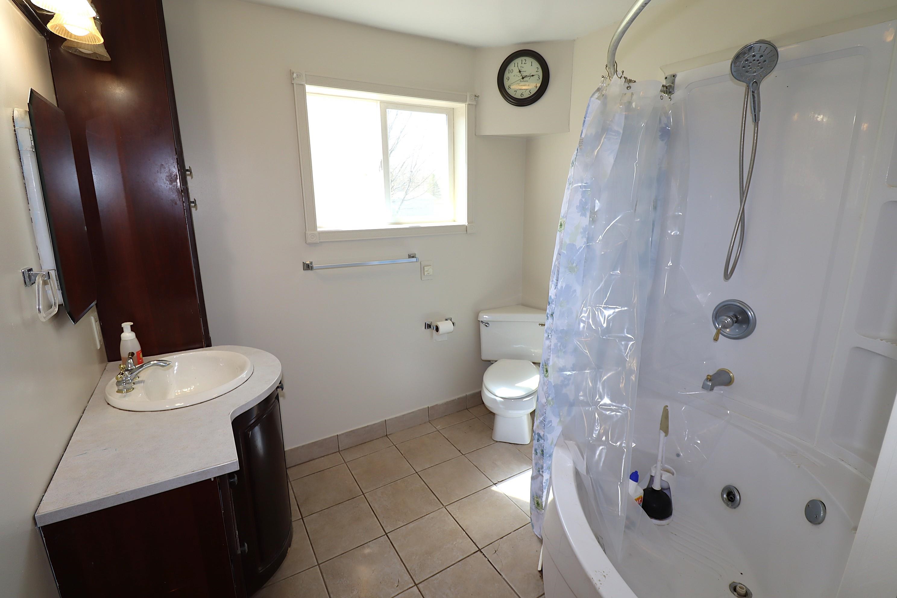22195 Highway 63 Grand View, WI 54839 - Photo 23 of 32 Bright Full Bath