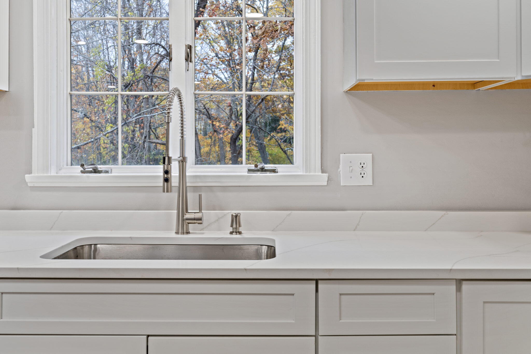 24 Columbus Road Cape Elizabeth, ME 04107 - Photo 13 of 54 25-web-or-mls-DSC01152