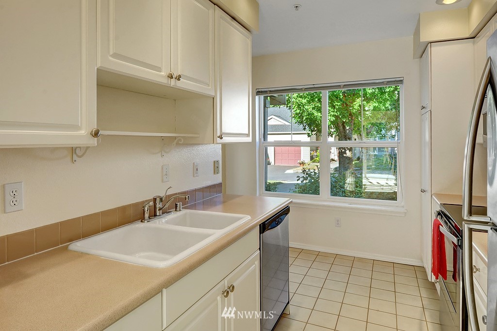 1230 Weaver Road Northwest, Unit C7 Bainbridge Island, WA 98110 - Photo 3 of 16 Gallery Image 3