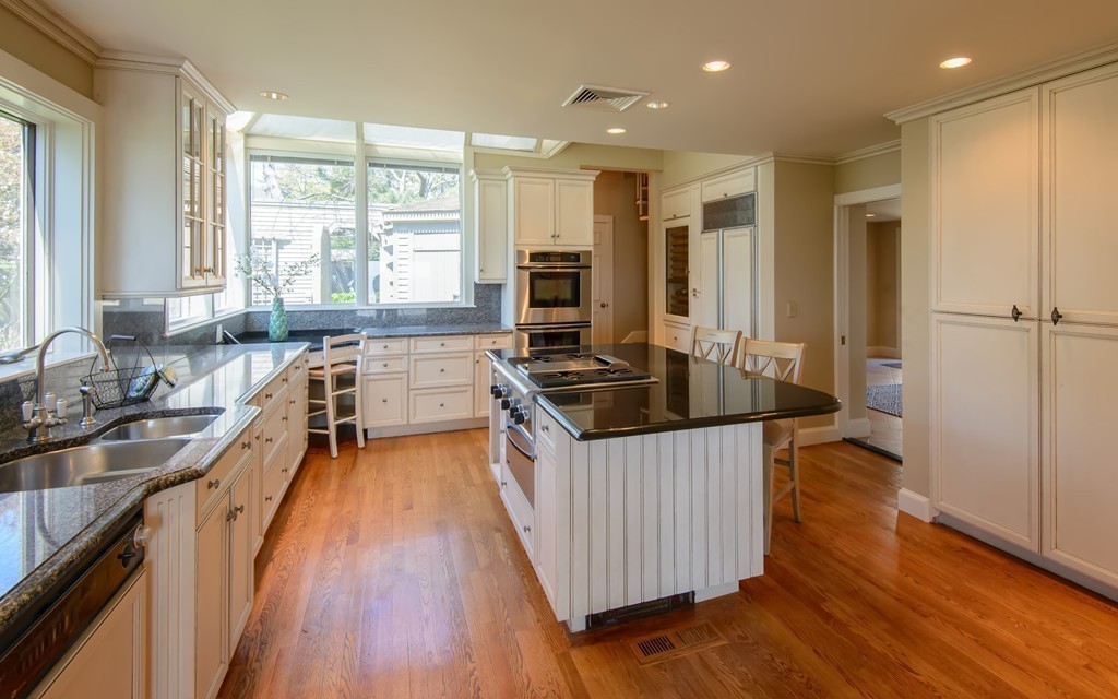 313 Ocean Avenue Marblehead, MA 01945 - Photo 10 of 25