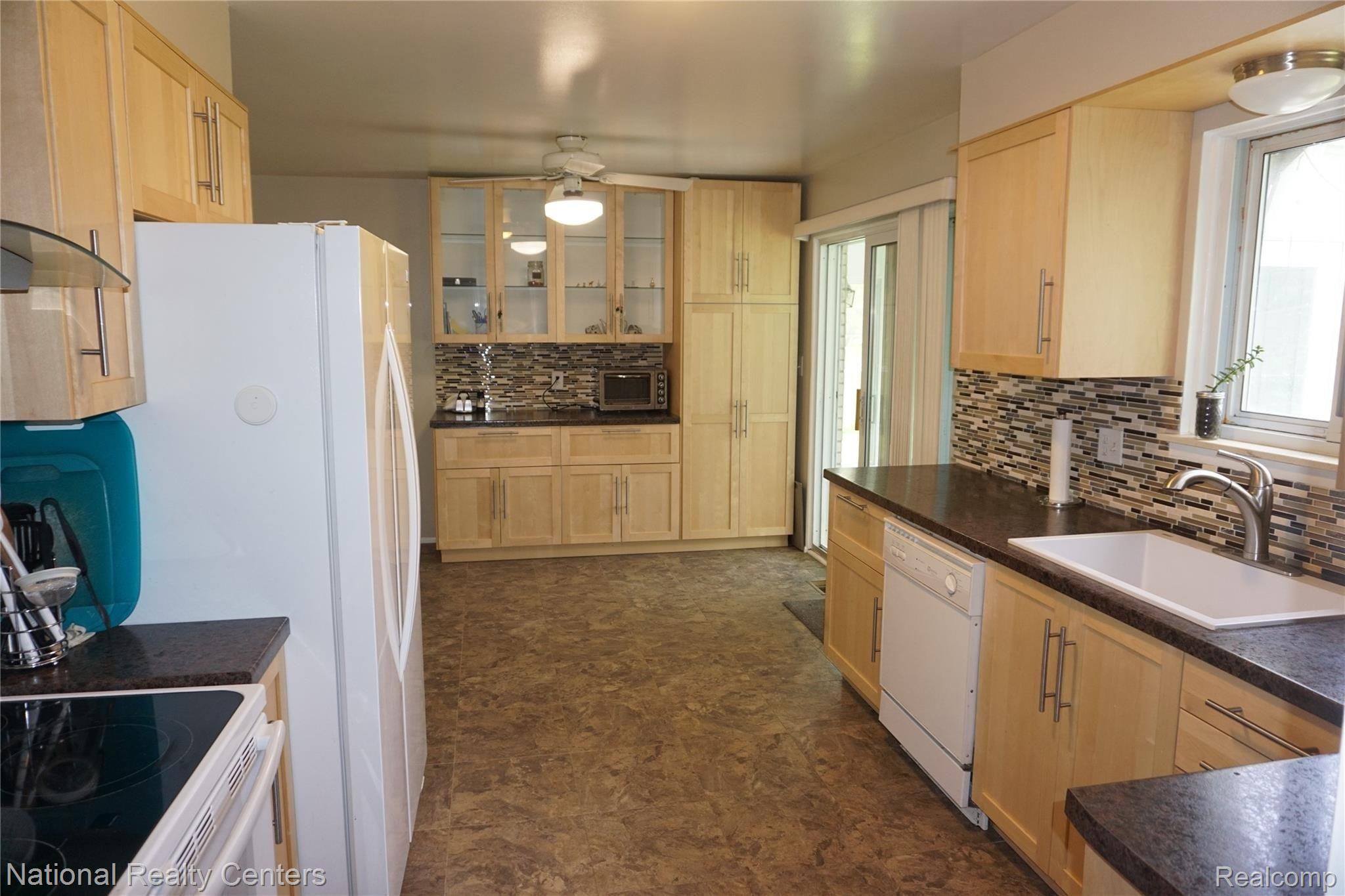 14172 Merriman Road Livonia, MI 48154 - Photo 2 of 26 DSC07109.JPG