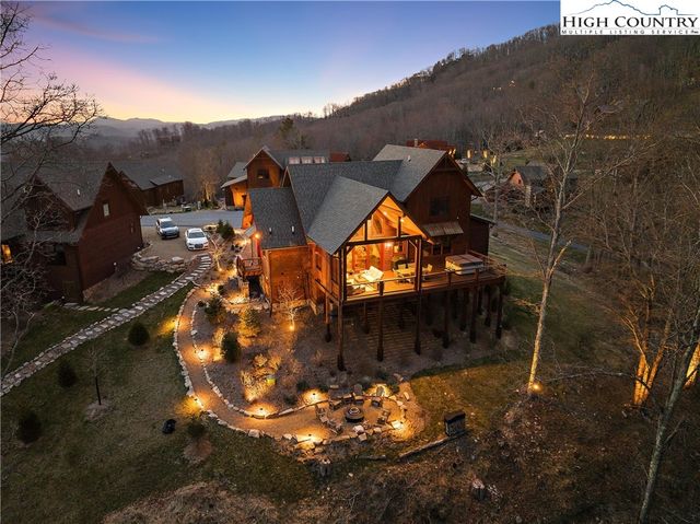 a view of a houses with a yard