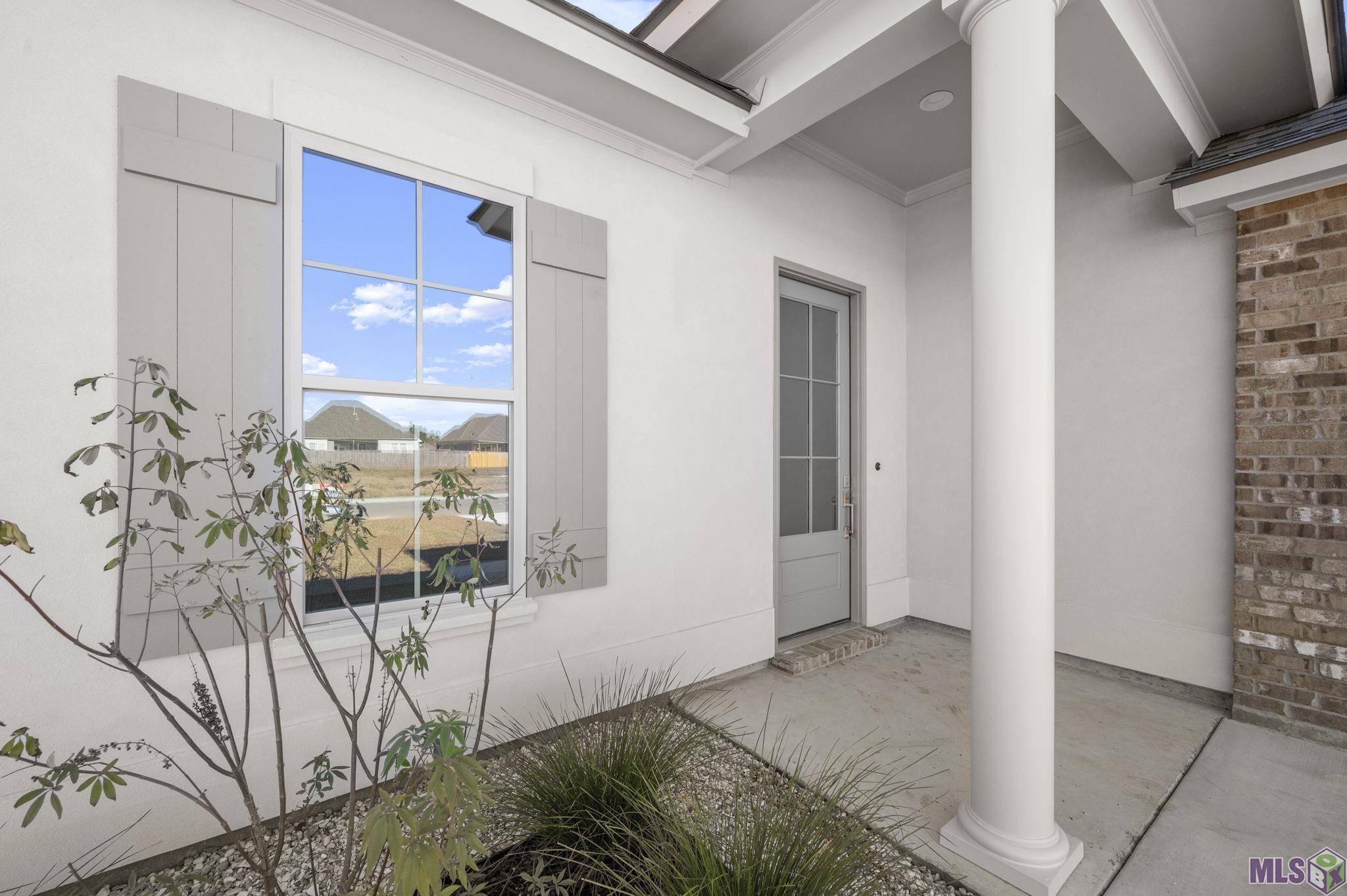 10474 Highpoint Drive Denham Springs, LA 70706 - Photo 2 of 24