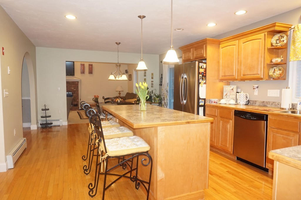 144 Willis Road Gardner, MA 01440 - Photo 3 of 27 Gallery Image 3