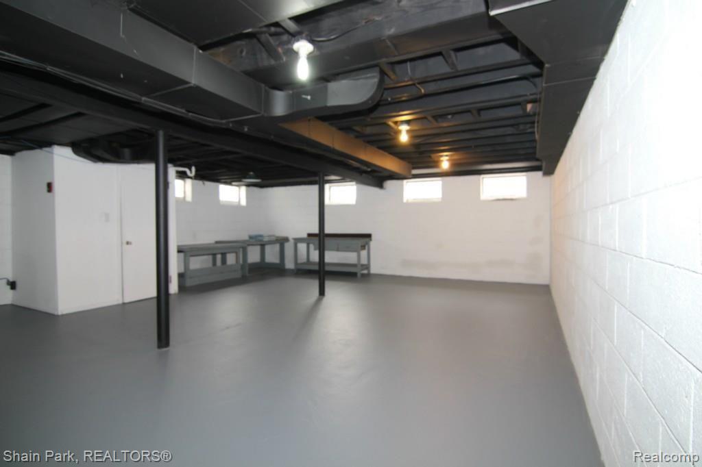4298 Kenmore Road Berkley, MI 48072 - Photo 23 of 30 Work and Play Space