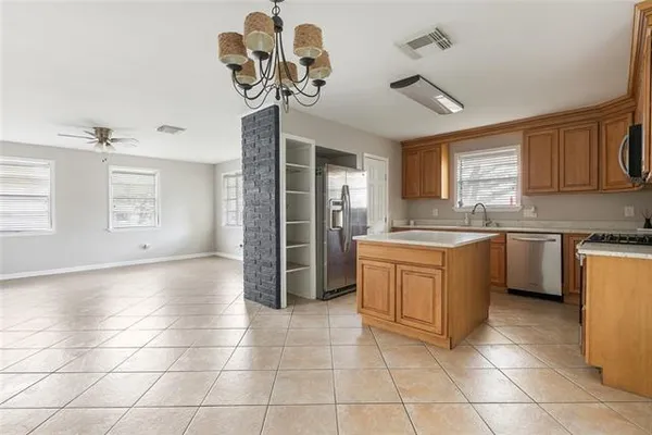 $1,795 | 3516 Clearview Parkway, Metairie, LA 70006