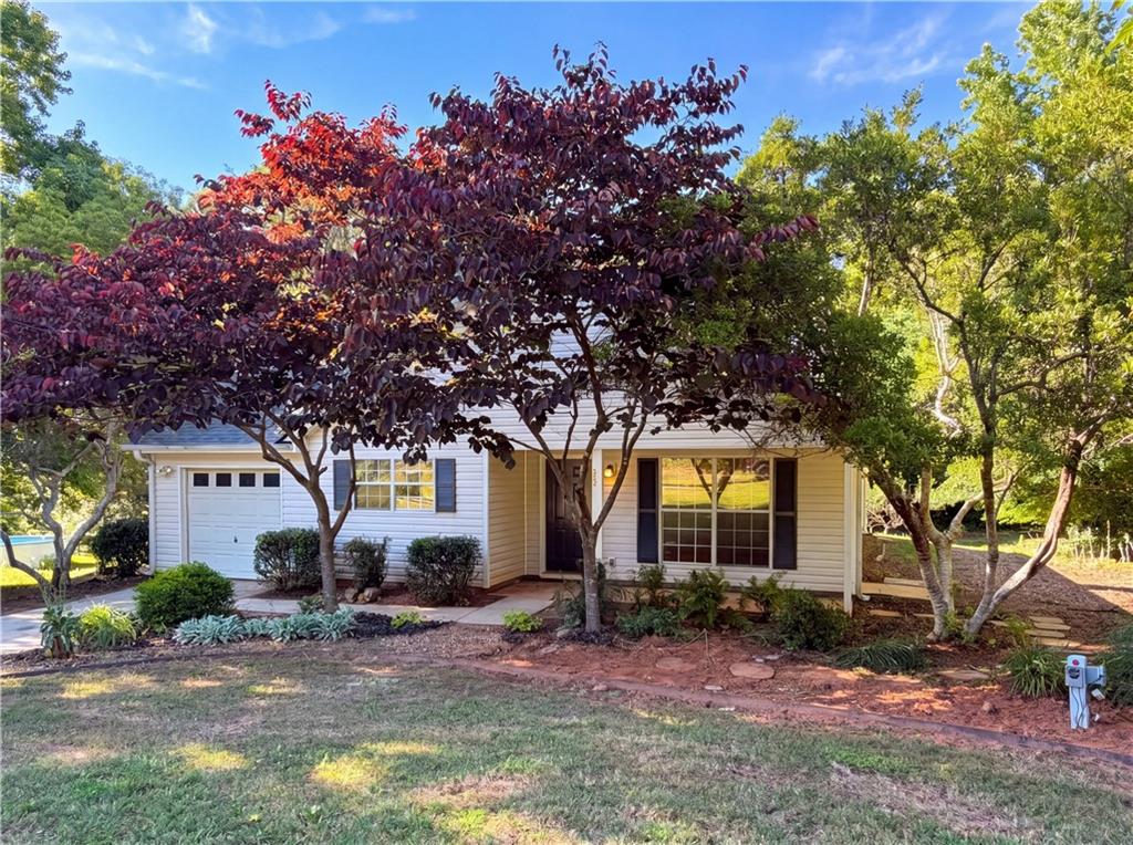 202 Bluff Court Jackson, GA 30233 - Photo 2 of 17