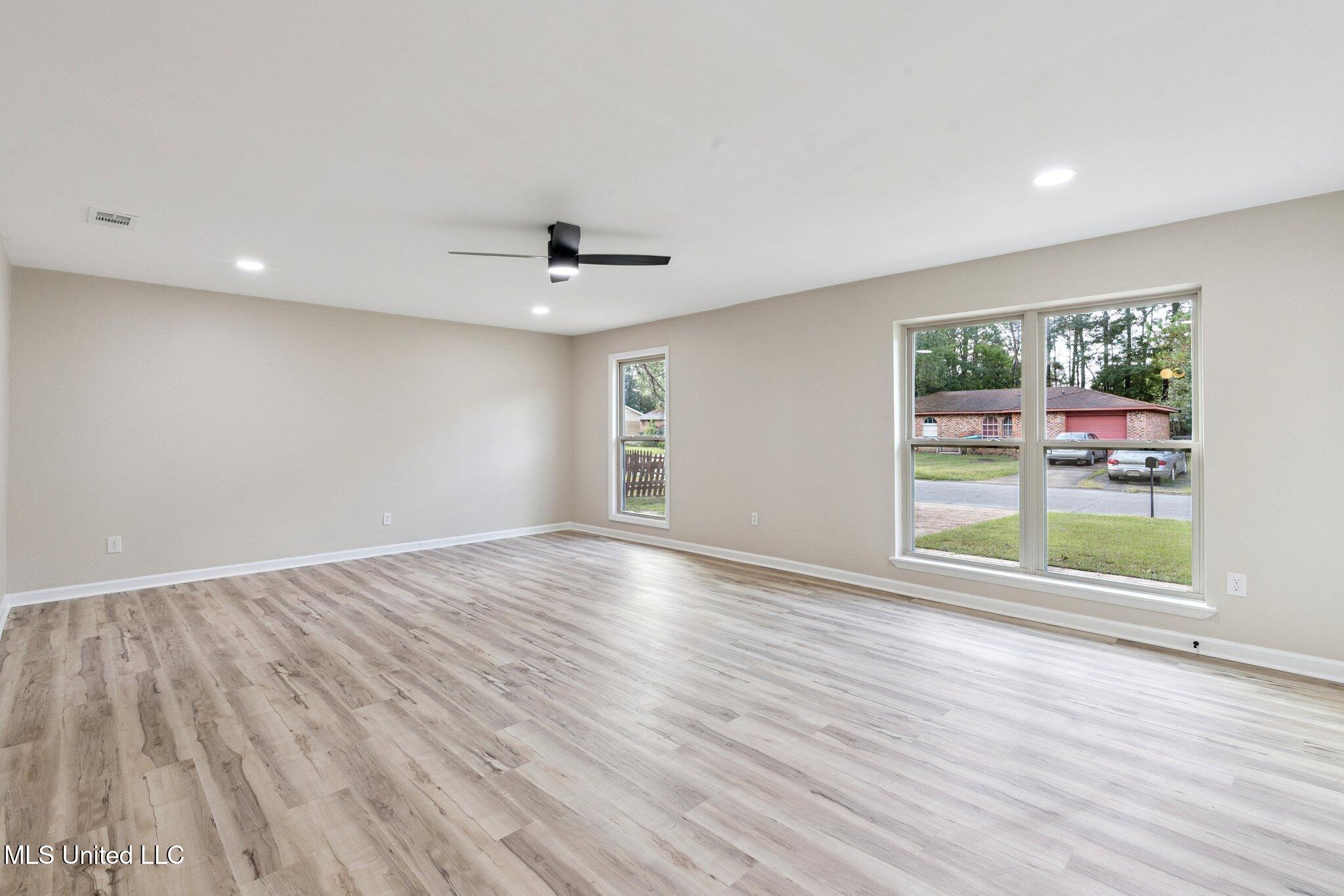 2718 Ridgeway Drive Gautier, MS 39553 - Photo 4 of 16 013