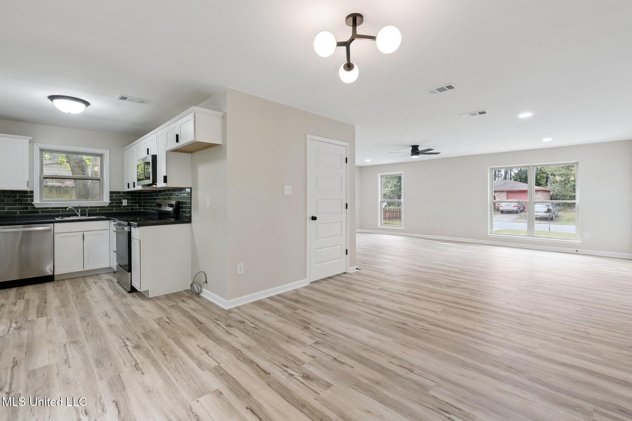 2718 Ridgeway Drive Gautier, MS 39553 - Photo 6 of 16 005