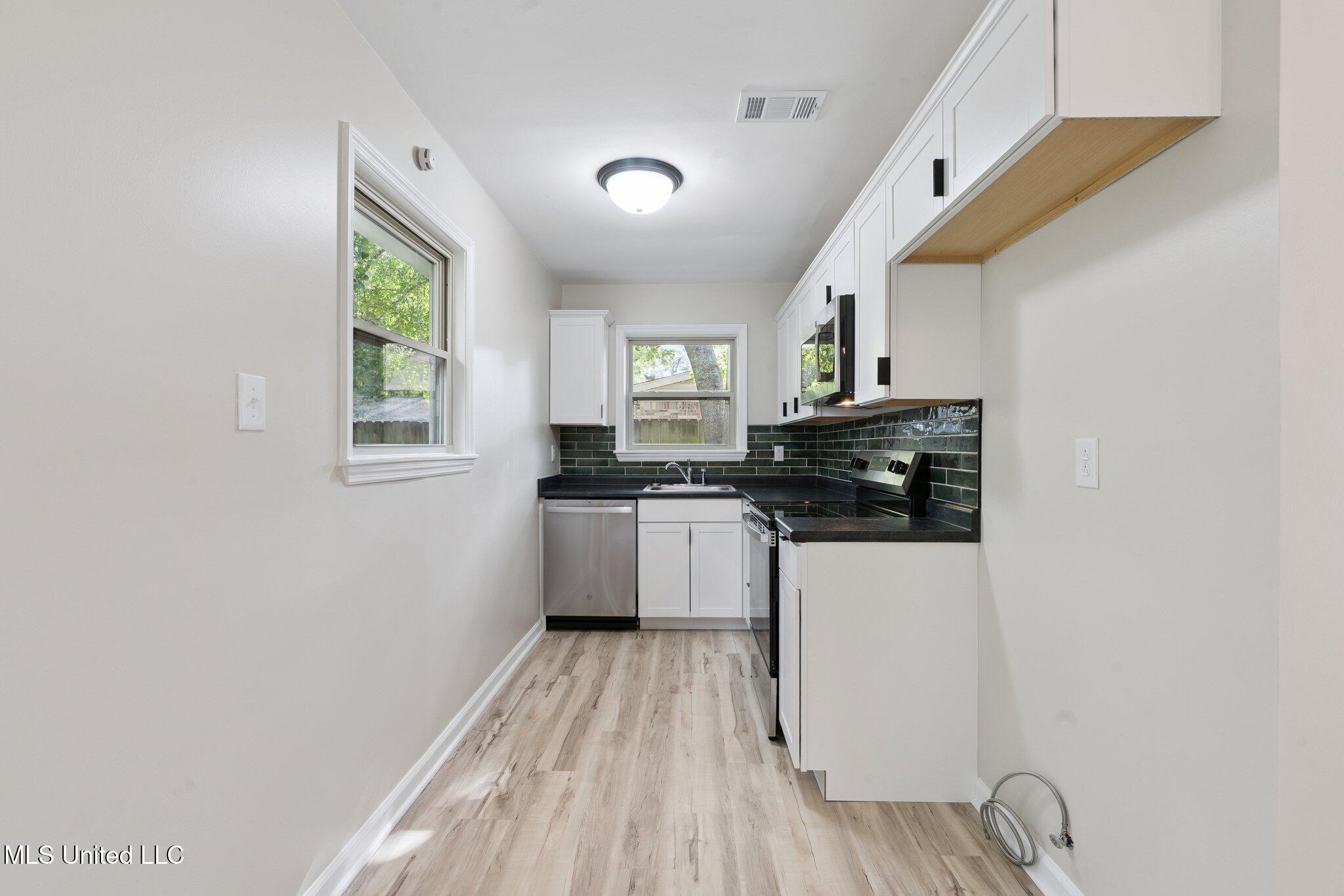 2718 Ridgeway Drive Gautier, MS 39553 - Photo 7 of 16 006