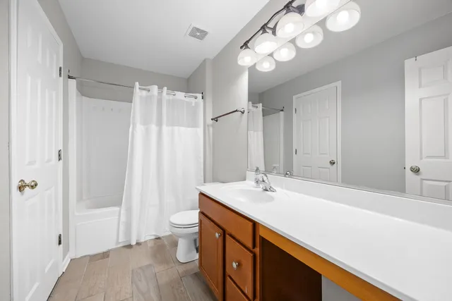 $253,500 | 1658 Fieldstone Drive North, Shorewood, IL 60404