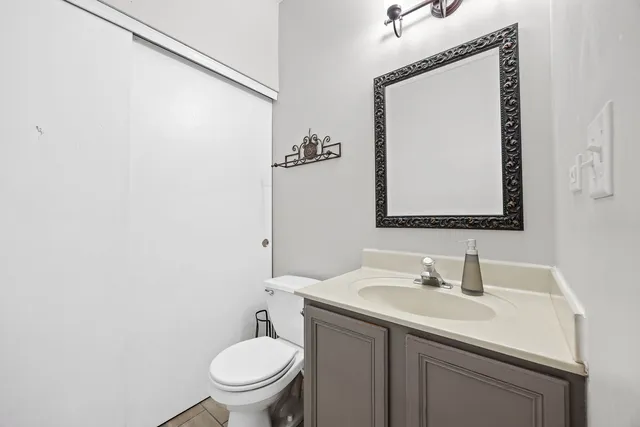 $253,500 | 1658 Fieldstone Drive North, Shorewood, IL 60404