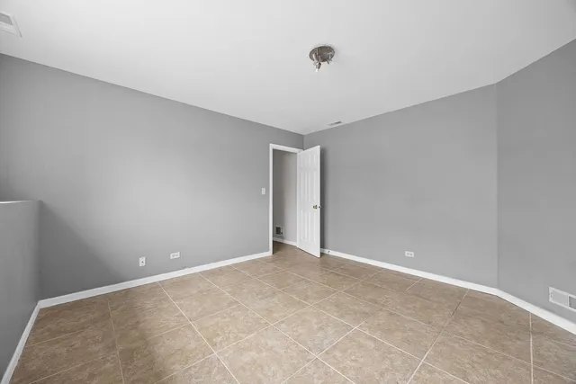 $253,500 | 1658 Fieldstone Drive North, Shorewood, IL 60404