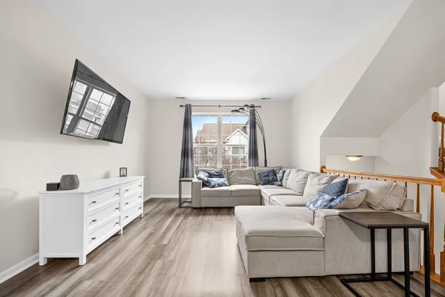 $253,500 | 1658 Fieldstone Drive North, Shorewood, IL 60404