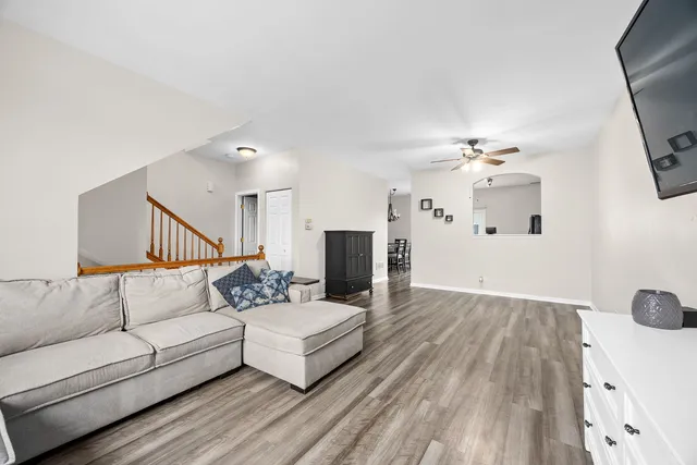 $253,500 | 1658 Fieldstone Drive North, Shorewood, IL 60404