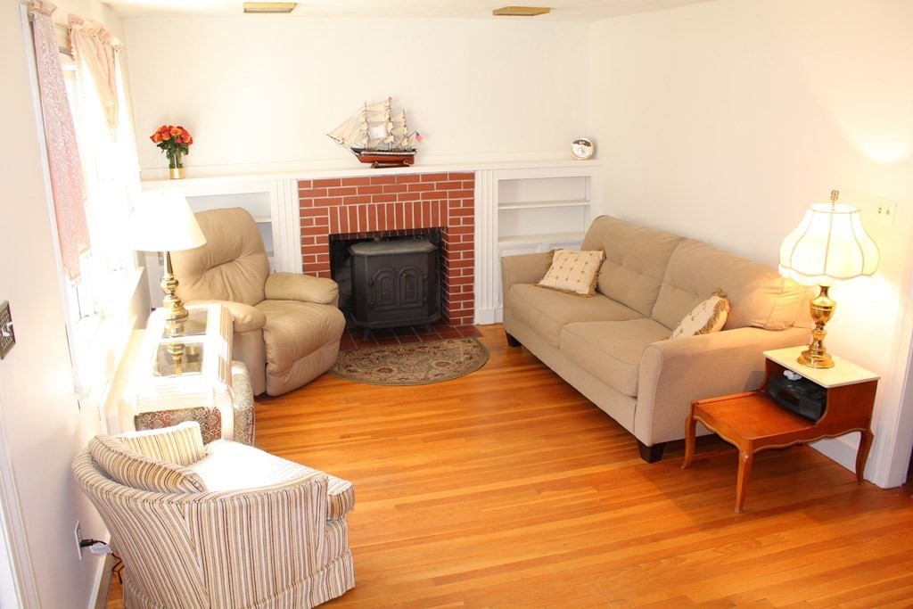 15 Sherwood Road Worcester, MA 01602 - Photo 3 of 14
