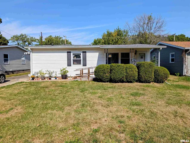 $81,750 | 230 West Barsi Boulevard, Macomb, IL 61455