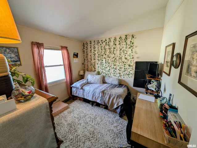 $81,750 | 230 West Barsi Boulevard, Macomb, IL 61455