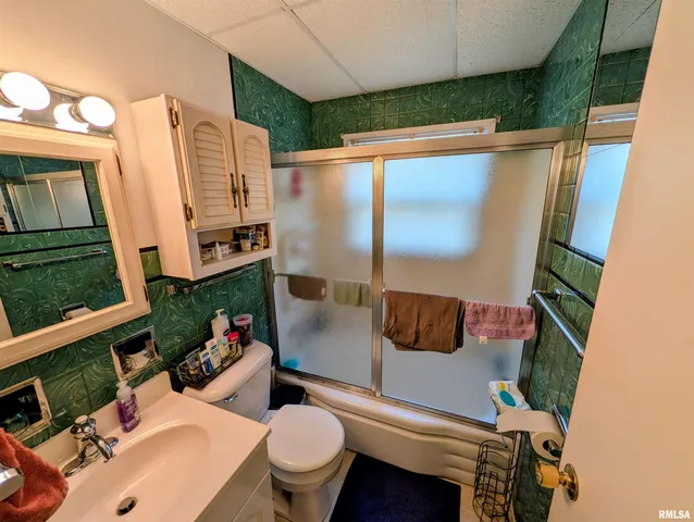 $81,750 | 230 West Barsi Boulevard, Macomb, IL 61455