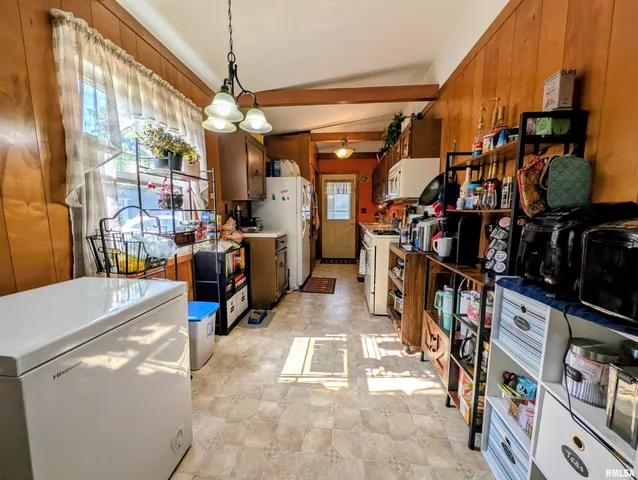 $81,750 | 230 West Barsi Boulevard, Macomb, IL 61455