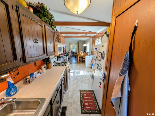 $81,750 | 230 West Barsi Boulevard, Macomb, IL 61455