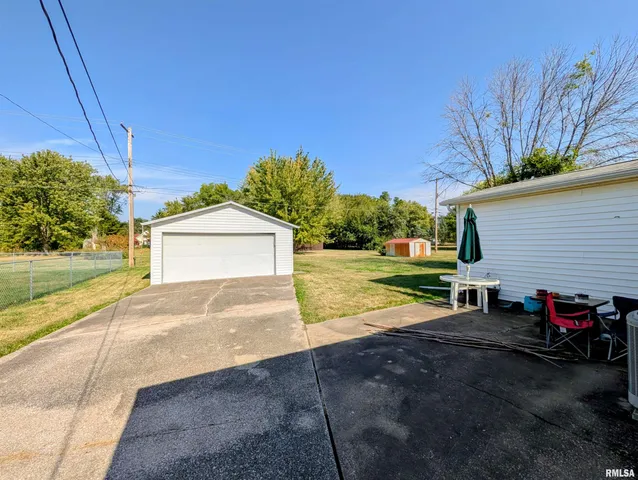 $81,750 | 230 West Barsi Boulevard, Macomb, IL 61455