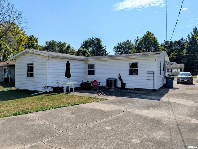 $81,750 | 230 West Barsi Boulevard, Macomb, IL 61455