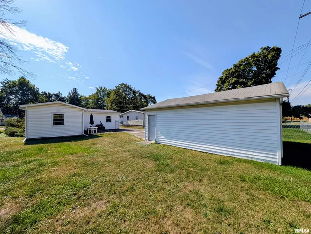 $81,750 | 230 West Barsi Boulevard, Macomb, IL 61455