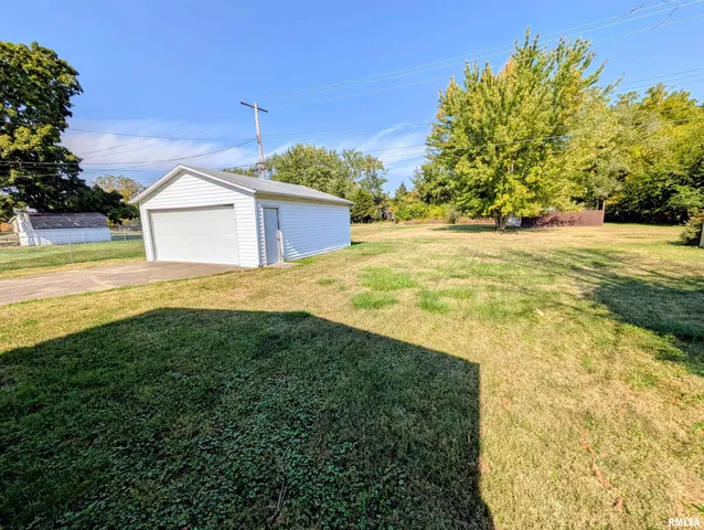 $81,750 | 230 West Barsi Boulevard, Macomb, IL 61455