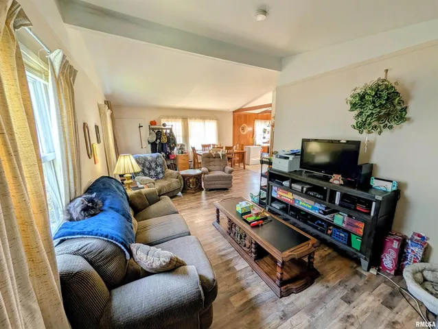 $81,750 | 230 West Barsi Boulevard, Macomb, IL 61455