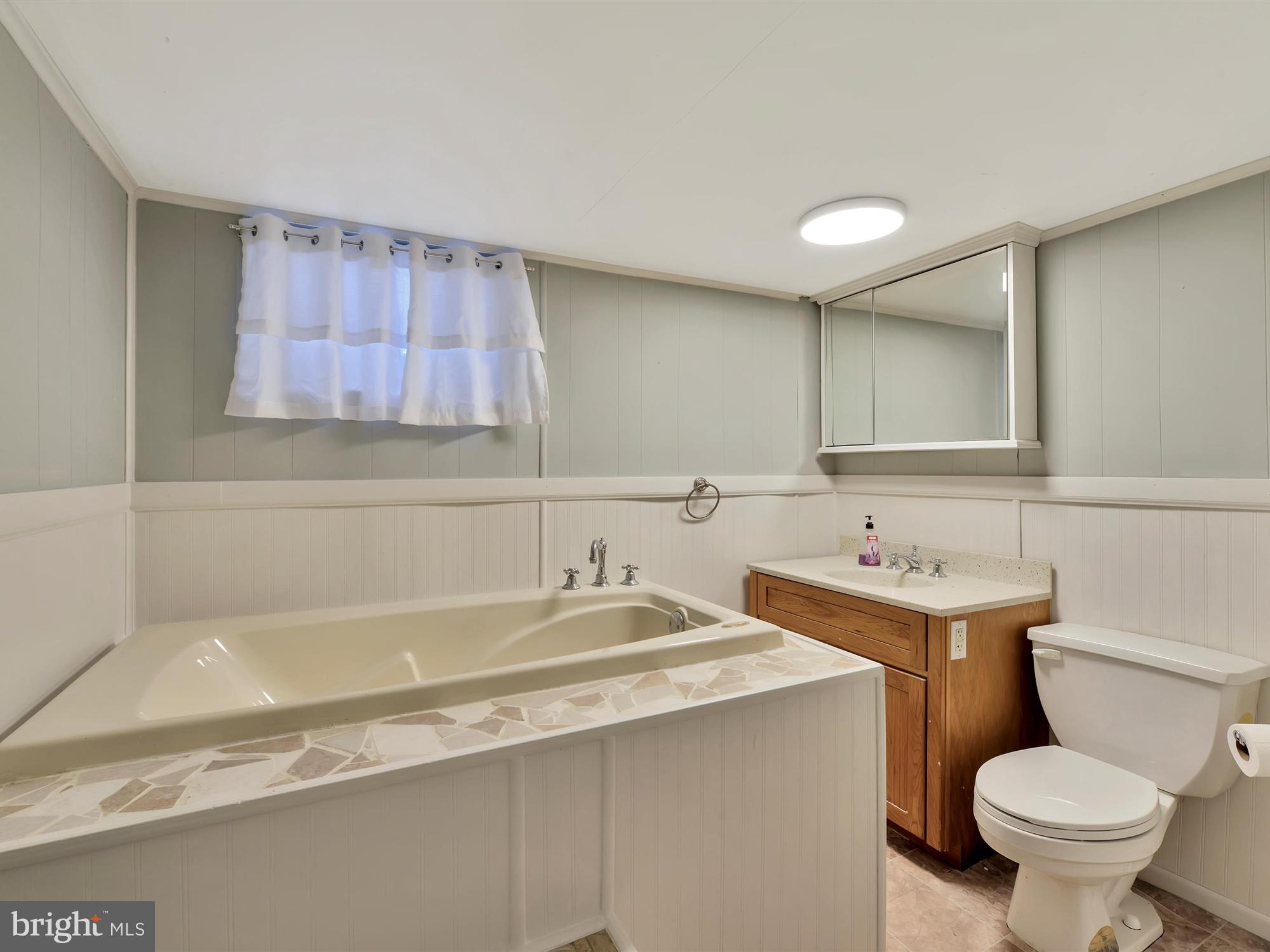 1783 Hemlock Road Lancaster, PA 17603 - Photo 24 of 26 Full Bathroom