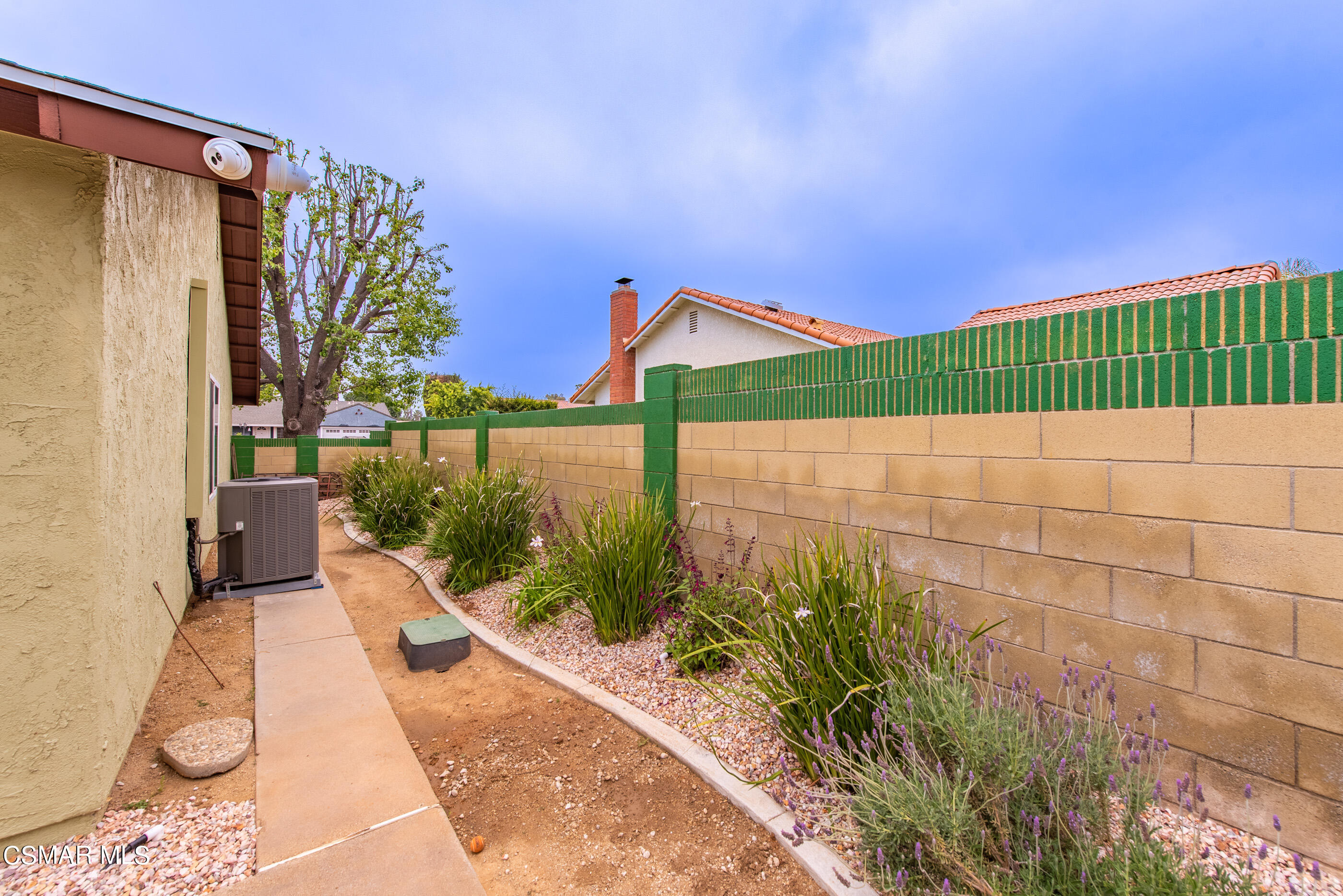 852 Weaver Street Simi Valley, CA 93065 - Photo 43 of 45 a view of a backyard