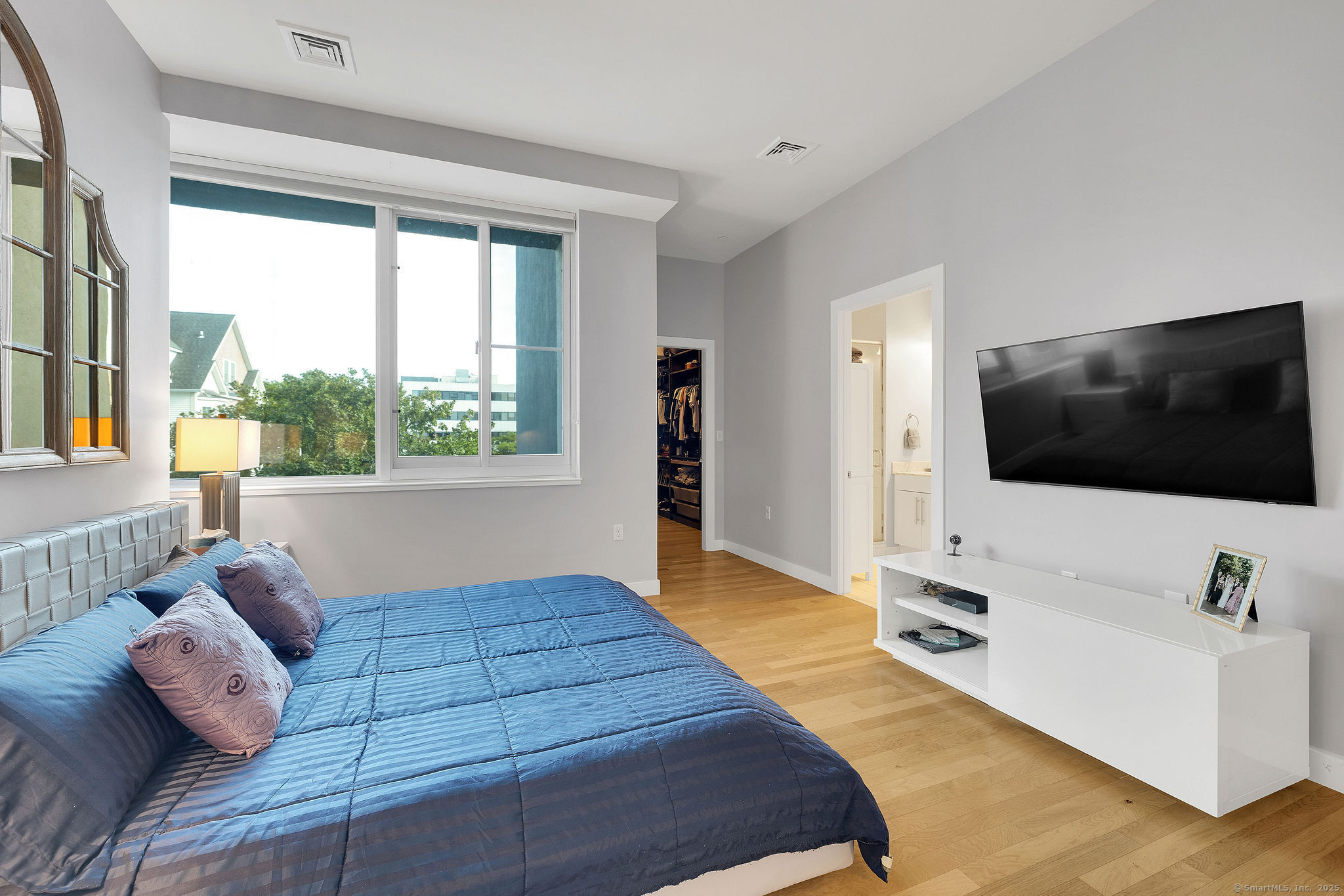 1515 Summer Street, Unit 302 Stamford, CT 06905 - Photo 18 of 33 a living room with furniture and a flat screen tv