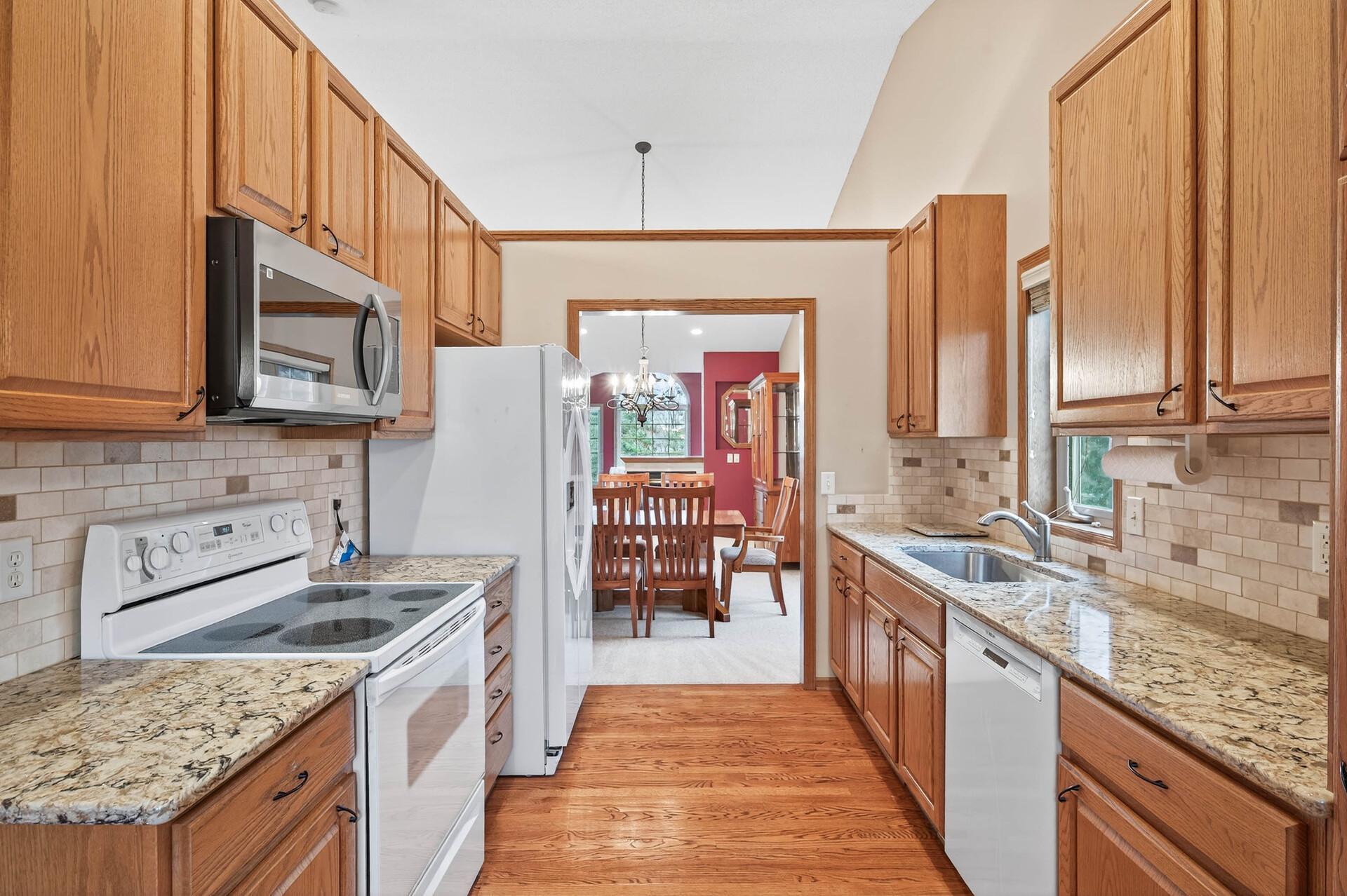 13760 Fenwick Circle Eden Prairie, MN 55346 - Photo 11 of 31