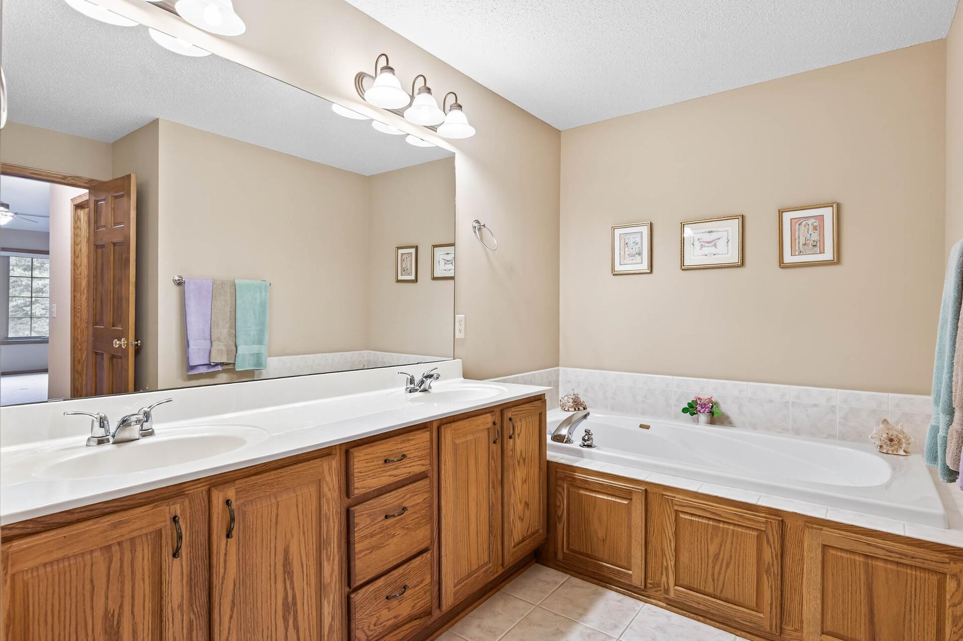 13760 Fenwick Circle Eden Prairie, MN 55346 - Photo 17 of 31