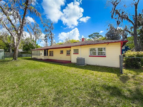 a view of a house with a backyard