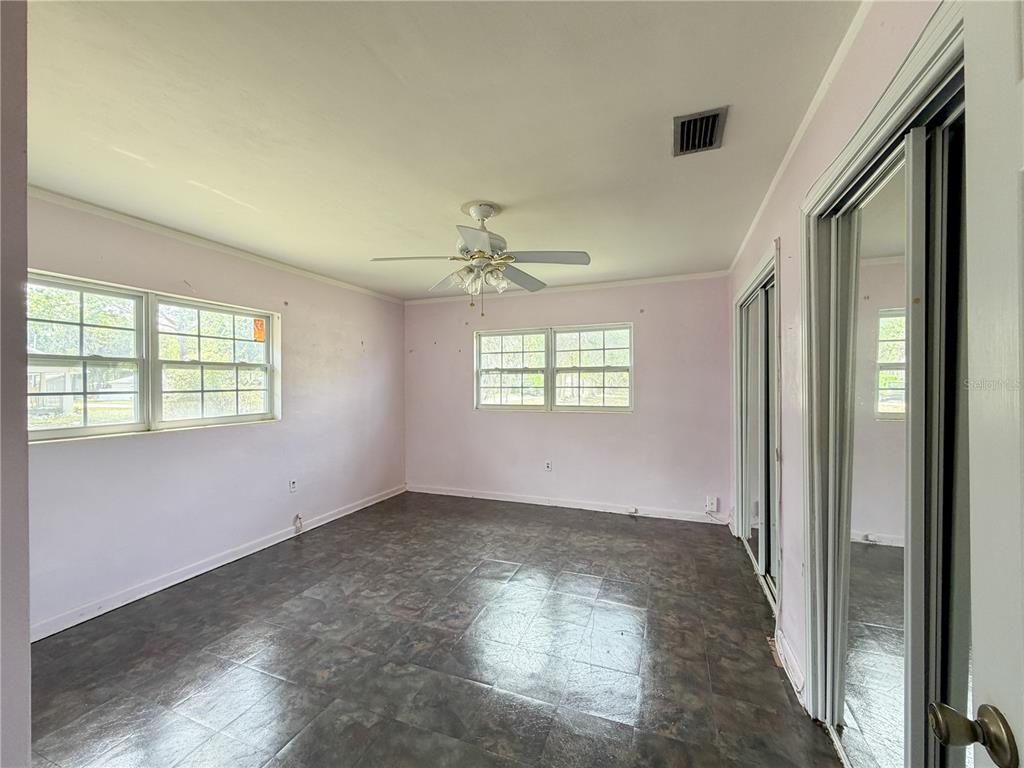615 North Church Street Starke, FL 32091 - Photo 26 of 44 an empty room that has a window
