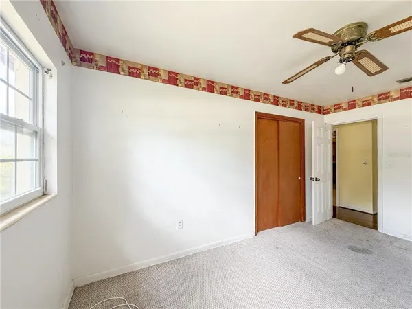 a view of a ceiling fan in a room