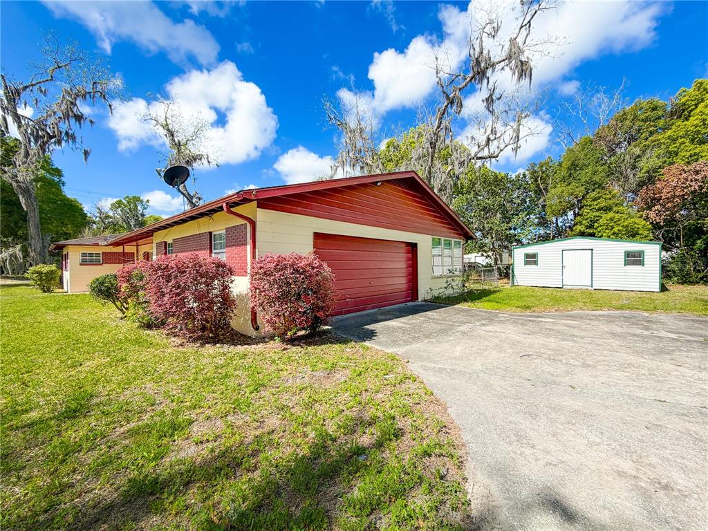 615 North Church Street Starke, FL 32091 - Photo 9 of 44 a front view of a house with a yard and fountain