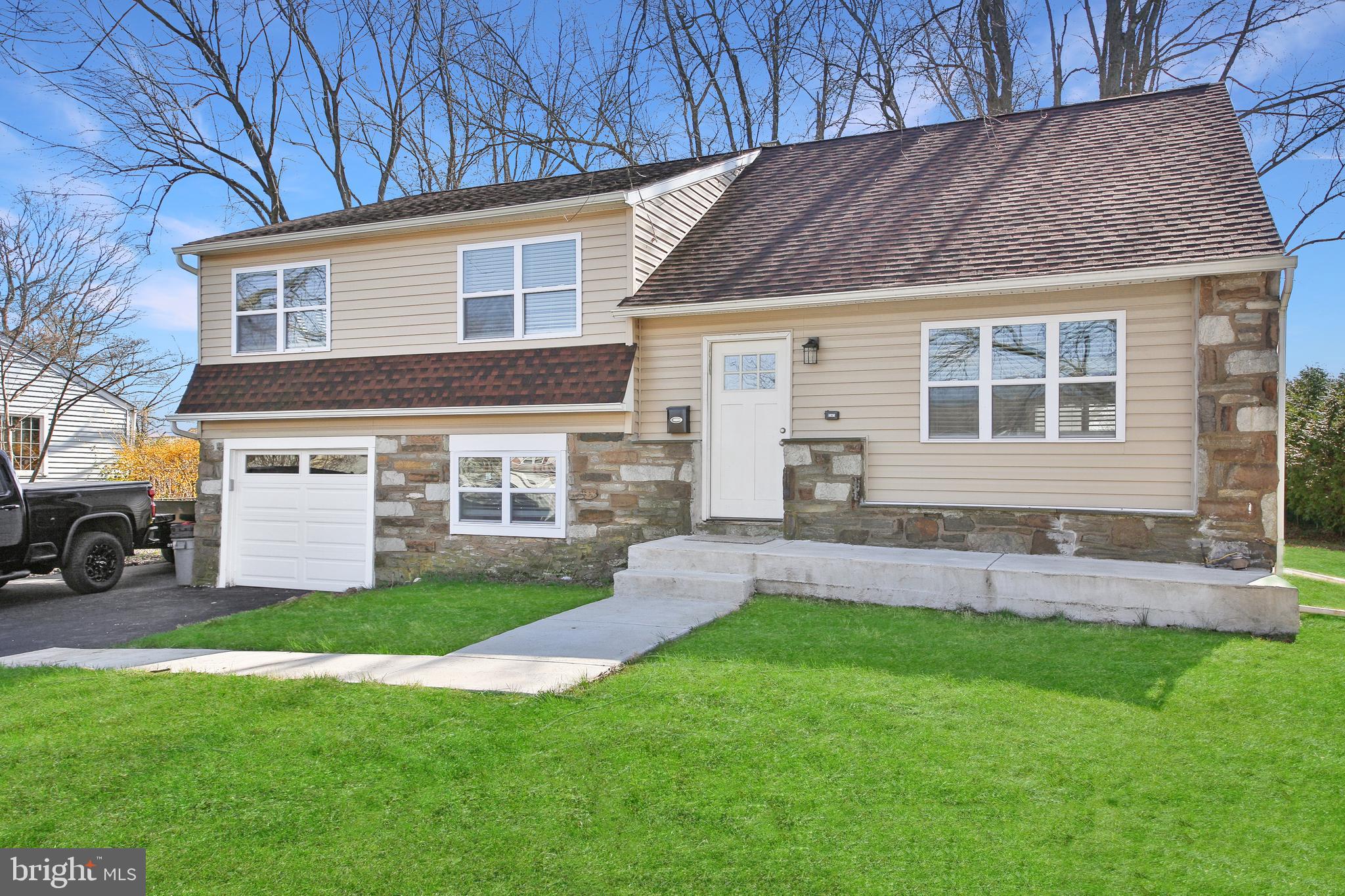 986 Coronet Road Warminster, PA 18974 - Photo 1 of 17 front view of house with a yard