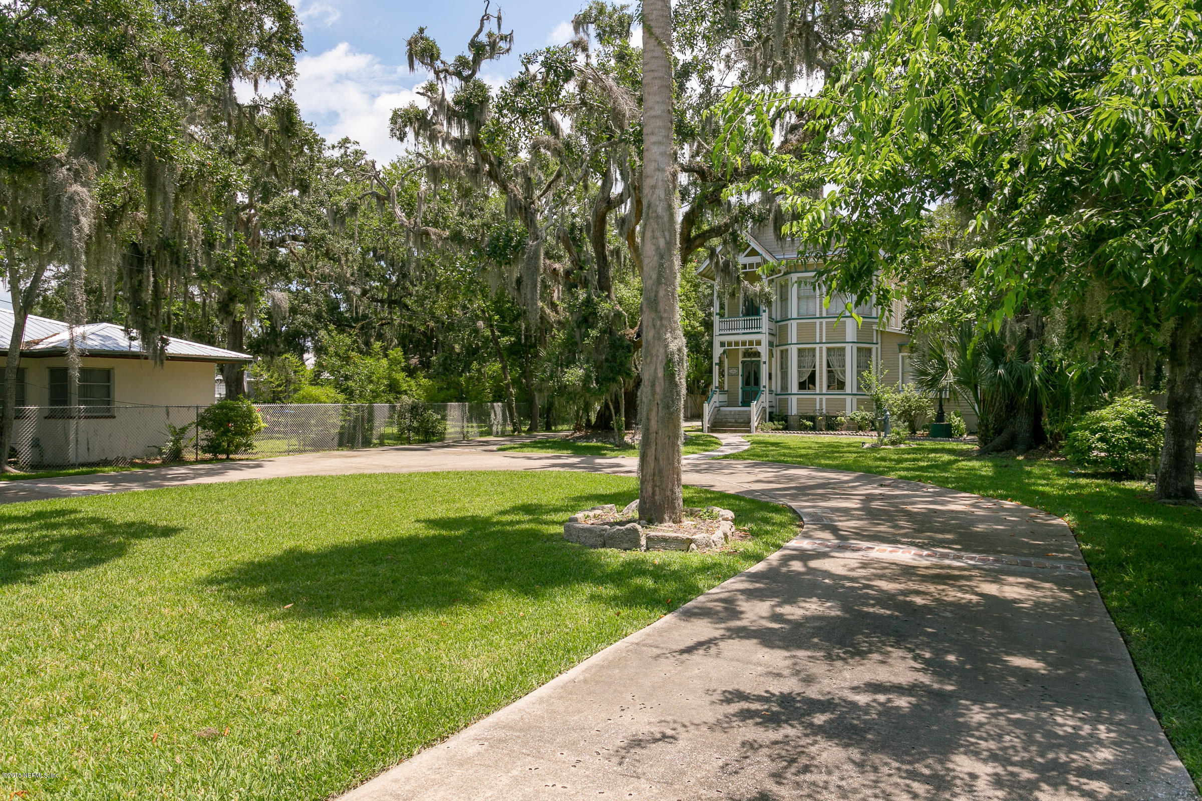 25 Riberia Street St. Augustine, FL 32084 - Photo 3 of 43 Circular_Driveway