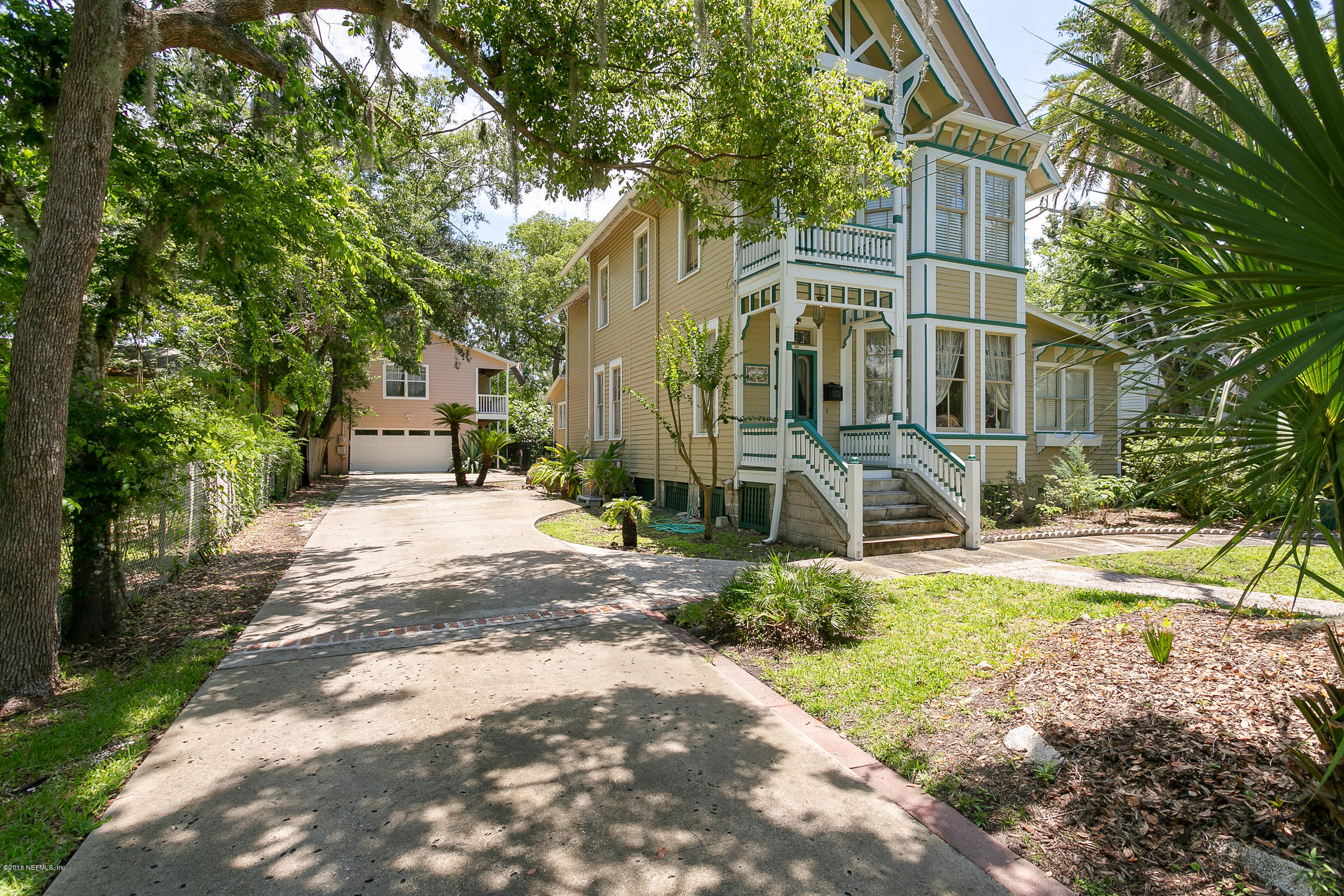 25 Riberia Street St. Augustine, FL 32084 - Photo 4 of 43 Driveway_to_Garage