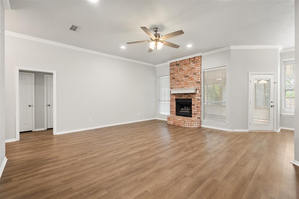 412 Springhill Court Burleson, TX 76028 - Photo 12 of 36