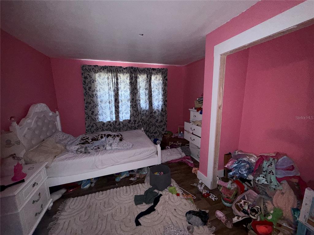 4530 Swinger Road Dover, FL 33527 - Photo 5 of 14 a room with furniture and a window