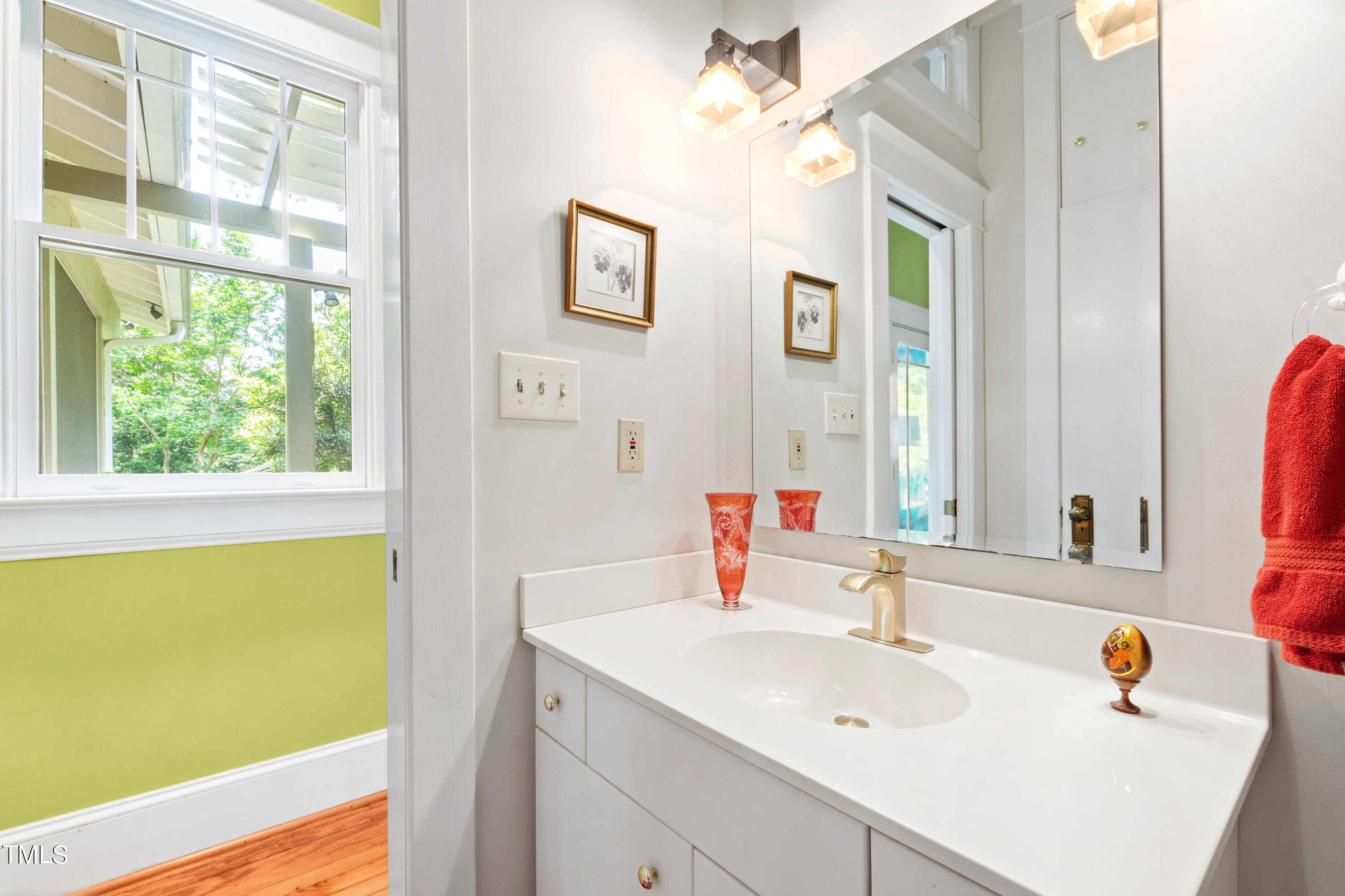 124 Forest Road Raleigh, NC 27605 - Photo 34 of 43 BAthroom 2