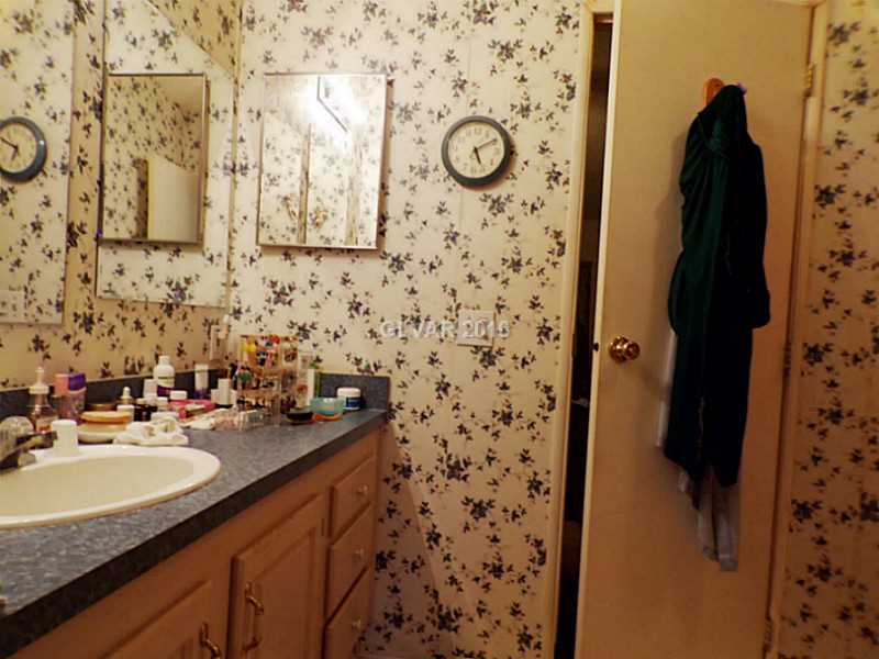3981 Horn Road Pahrump, NV 89048 - Photo 9 of 18 Master Bath/Spa.