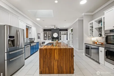 $1,745,000 | 17247 Southeast 54th Place, Bellevue, WA 98006