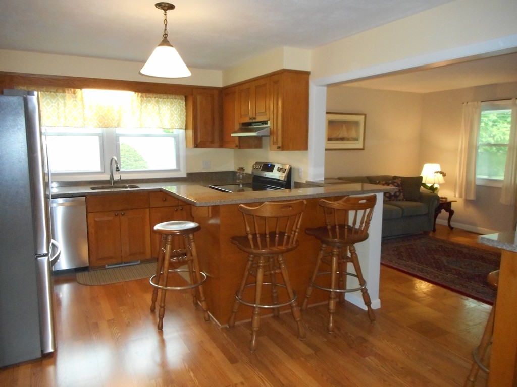 8 Walker Road Beverly, MA 01915 - Photo 5 of 30 Gallery Image 5